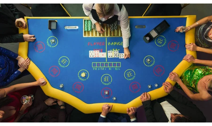 Baccarat Là Gì? Hướng Dẫn Toàn Diện 2025 7 Cách Chơi Baccarat Cơ Bản Cho Người Mới